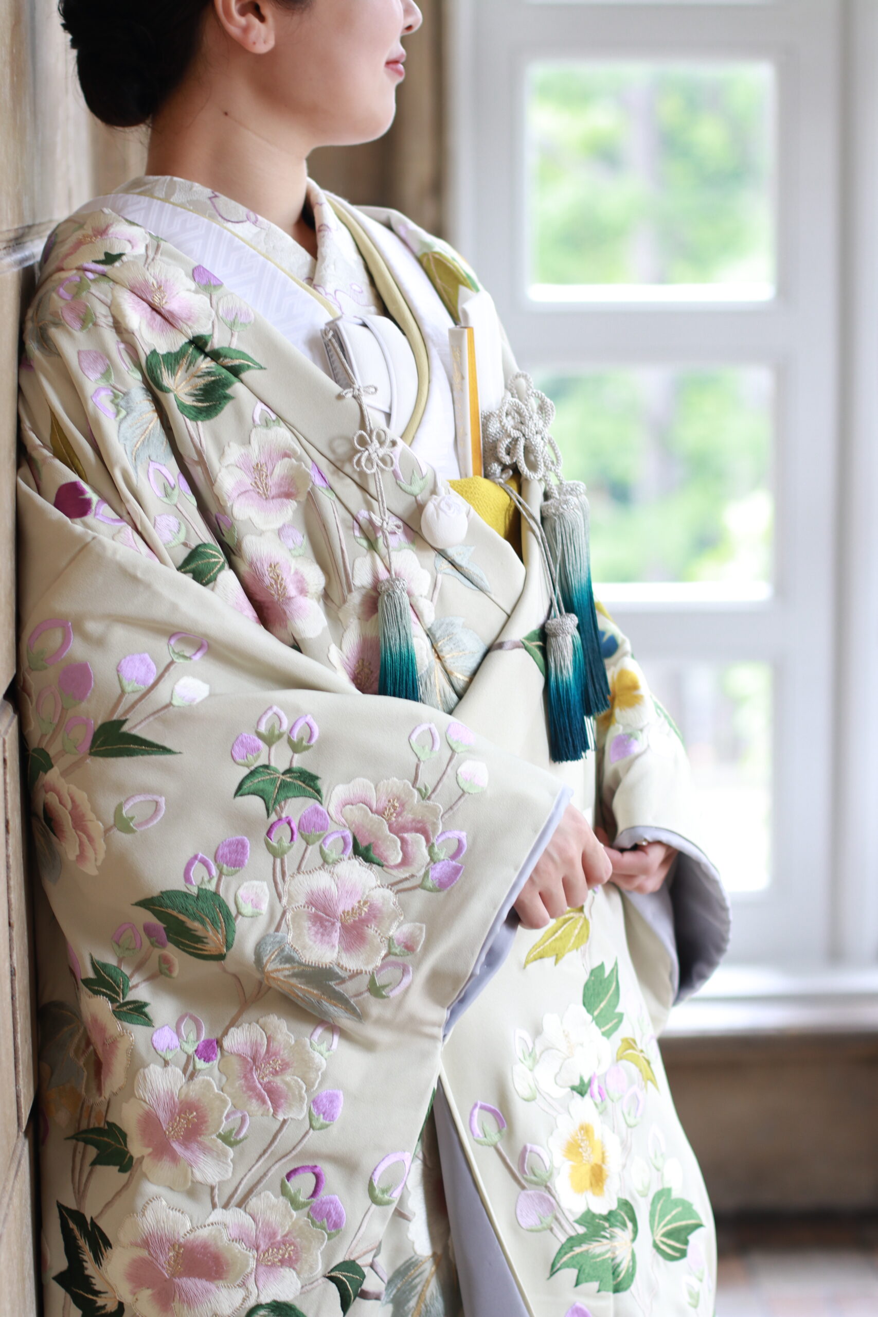 赤坂プリンスクラシックハウスで結婚式を挙げられる花嫁にTHETREATDRESSINGADDITION店ザトリートドレッシングアディション店より黄緑や黄色、桃色が美しいレンタル色打掛のご紹介