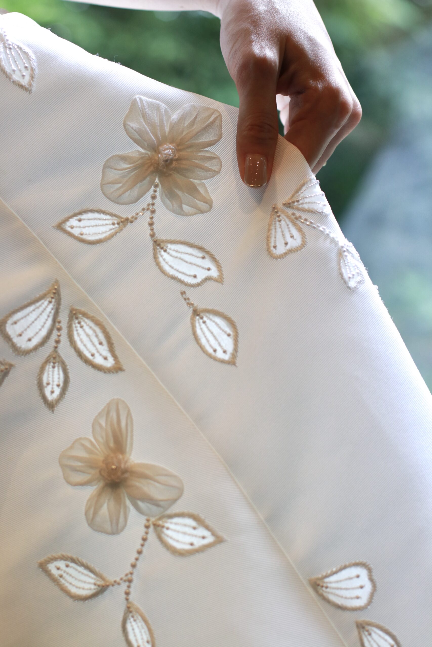 インド刺繍のビーディングが贅沢にあしらわれたエナウラの新作ウェディングドレス