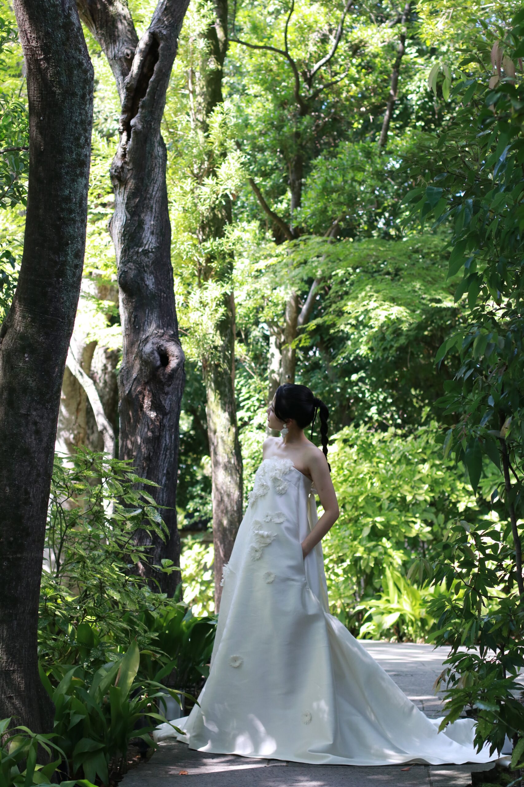 ザトリートドレッシング大阪店よりおすすめのお洒落な会場におすすめしたいデザイン性あるウェディングドレス