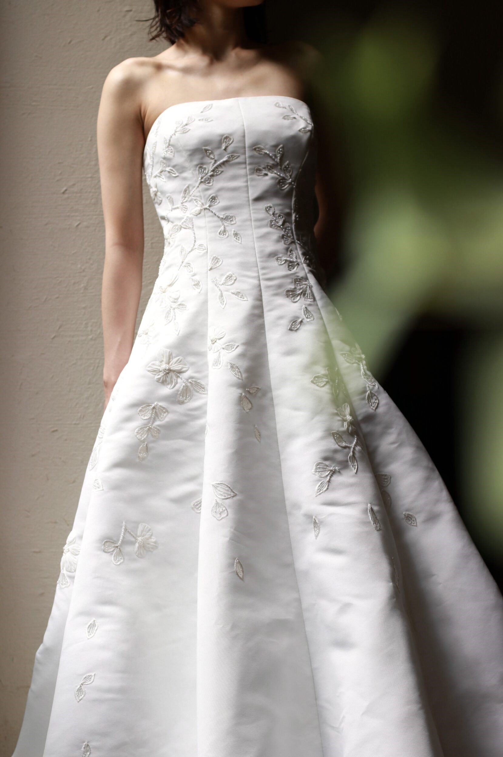 トリートドレッシングがお取り扱いしているインド刺繍のビーディングが目を惹くエナウラのAラインのウェディングドレス