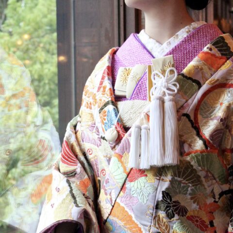 色彩豊かな華やかさが魅力的な色打掛とコーディネートのご紹介