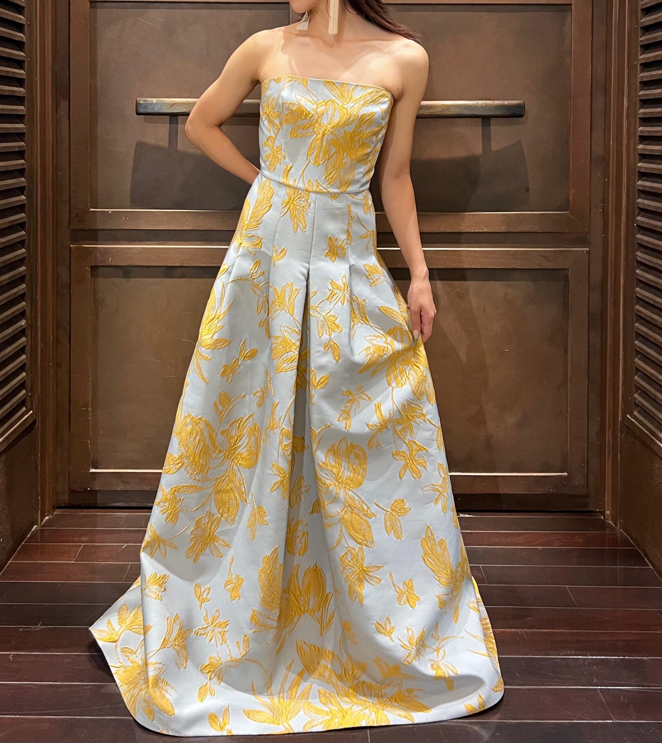 ザ ルイガンズ スパ&リゾートにおすすめのANNE BARGE(アン バルジ)のカラードレスをご紹介いたします。