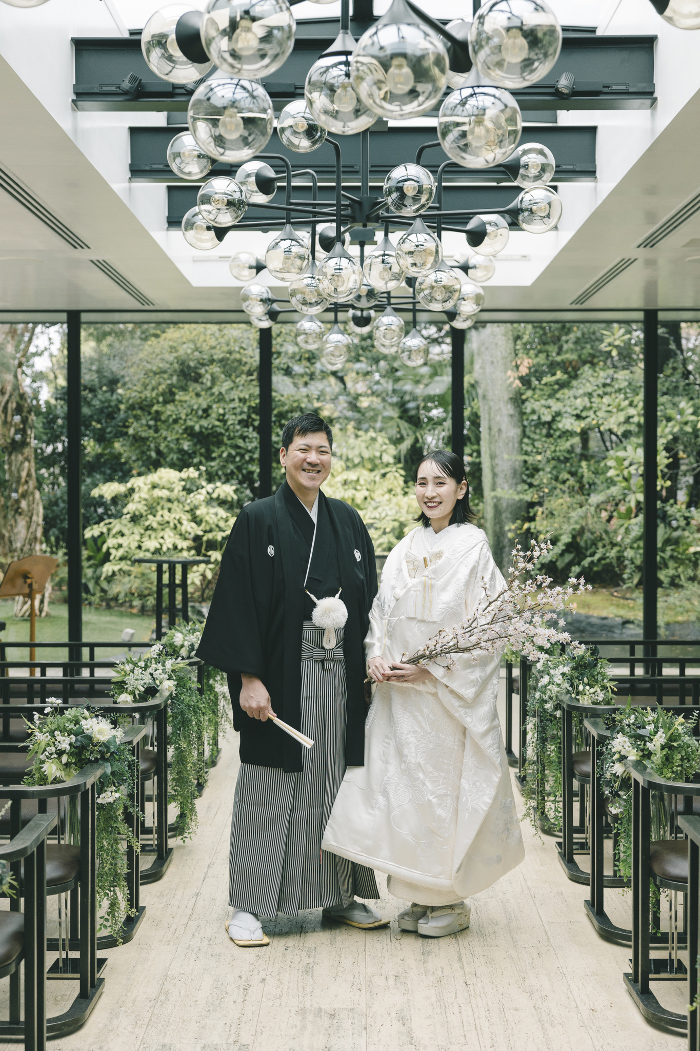 ザトリートドレッシング大阪店の専属会場であるザガーデンオリエンタル大阪でのガラスチャペルでの白無垢前撮り