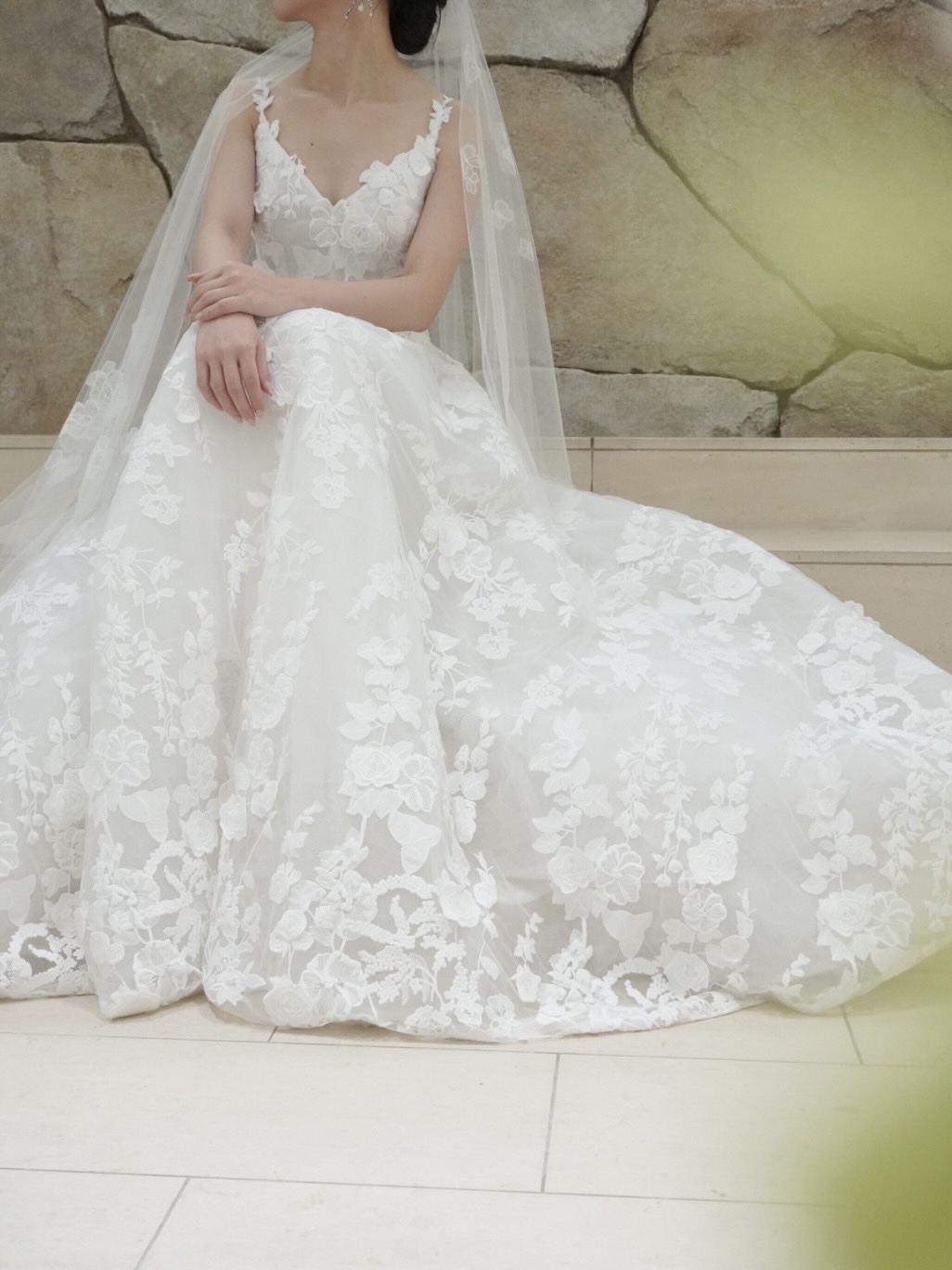 ザカワブンナゴヤにおすすめのモニーク ルイリエのプリンセスラインのウェディングドレスのご紹介