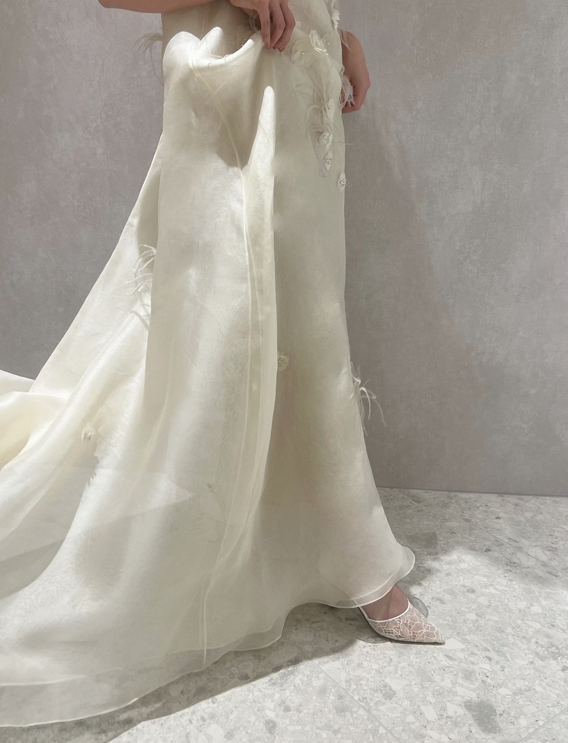 埼玉で人気の結婚式場ザマークグランドホテルの専属ドレスショップザトリートドレッシングからお勧めする軽やかでお洒落なAラインのザ セカンド スキン コのウェディングドレス