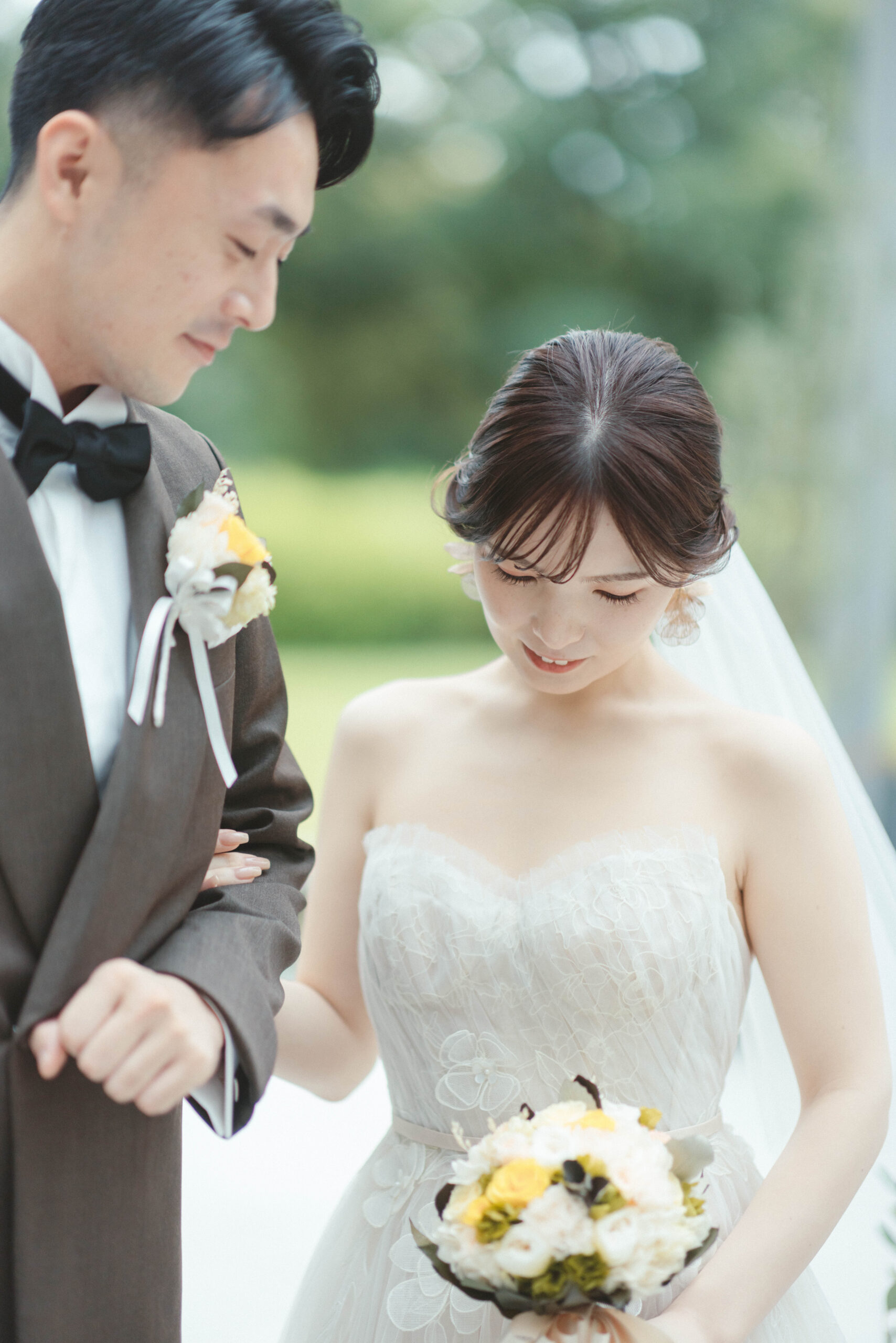 ササで結婚式を挙げられる花嫁におすすめしたい可憐で華やかな花嫁像を叶えるMira Zwillinger (ミラ ズウィリンガー)のウェディングドレスをご紹介いたします