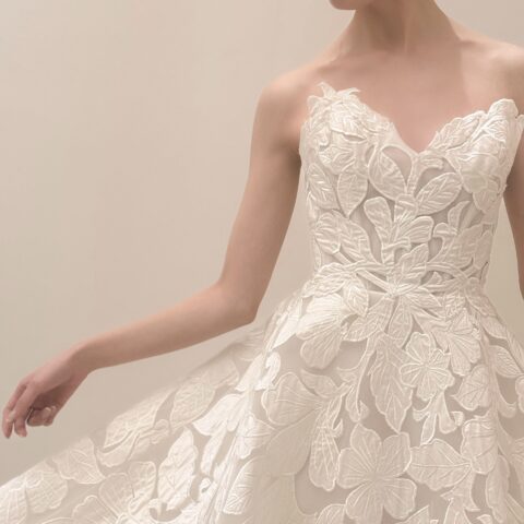 洗練された上質なウェディングスタイルにおすすめな、ENAURAの新作ウェディングドレスをザ トリート ドレッシング 神戸店よりご紹介