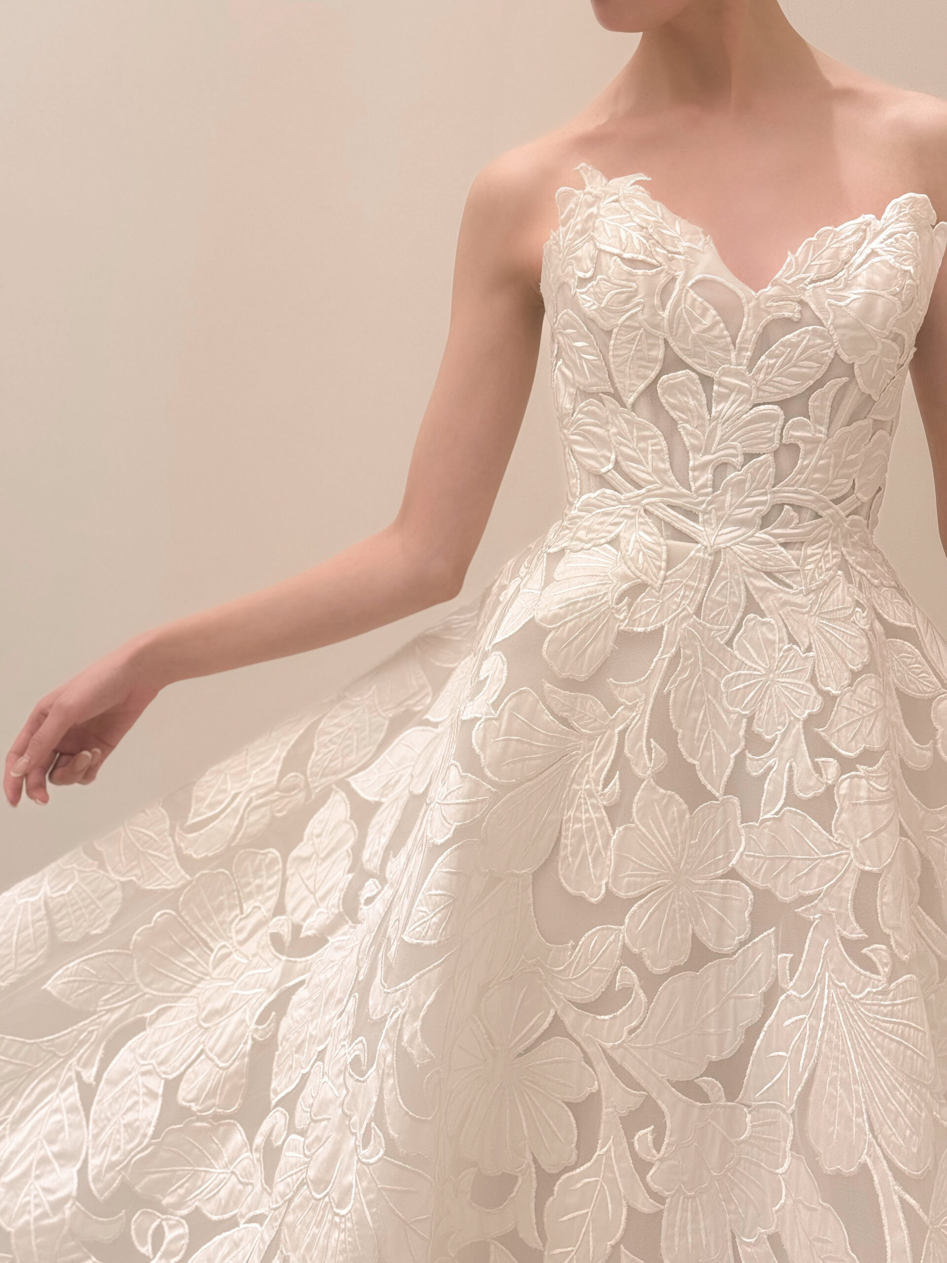 THE TREAT DRESSING 神戸店がおすすめする、ENAURAの新作Aラインのウェディングドレスのご紹介