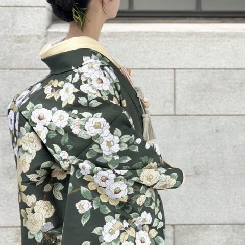 トリートドレッシングより白椿が贅沢に施された美しい色打掛のご紹介