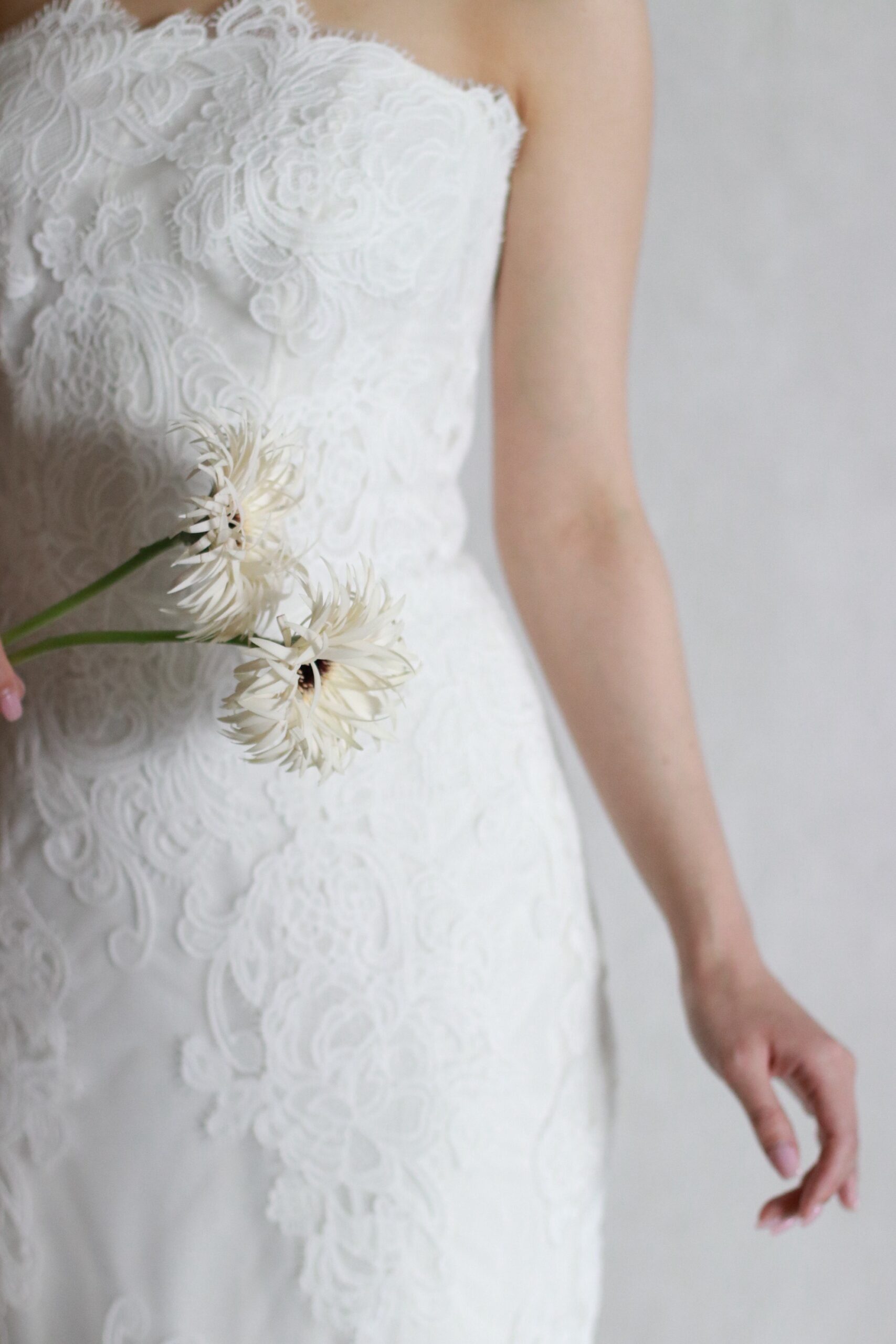 ザマークグランドホテルで結婚式を挙げられる埼玉花嫁におすすめしたいモニークルイリエの新作ウェディングドレスはマーメイドラインのシルエットが美しい一着です