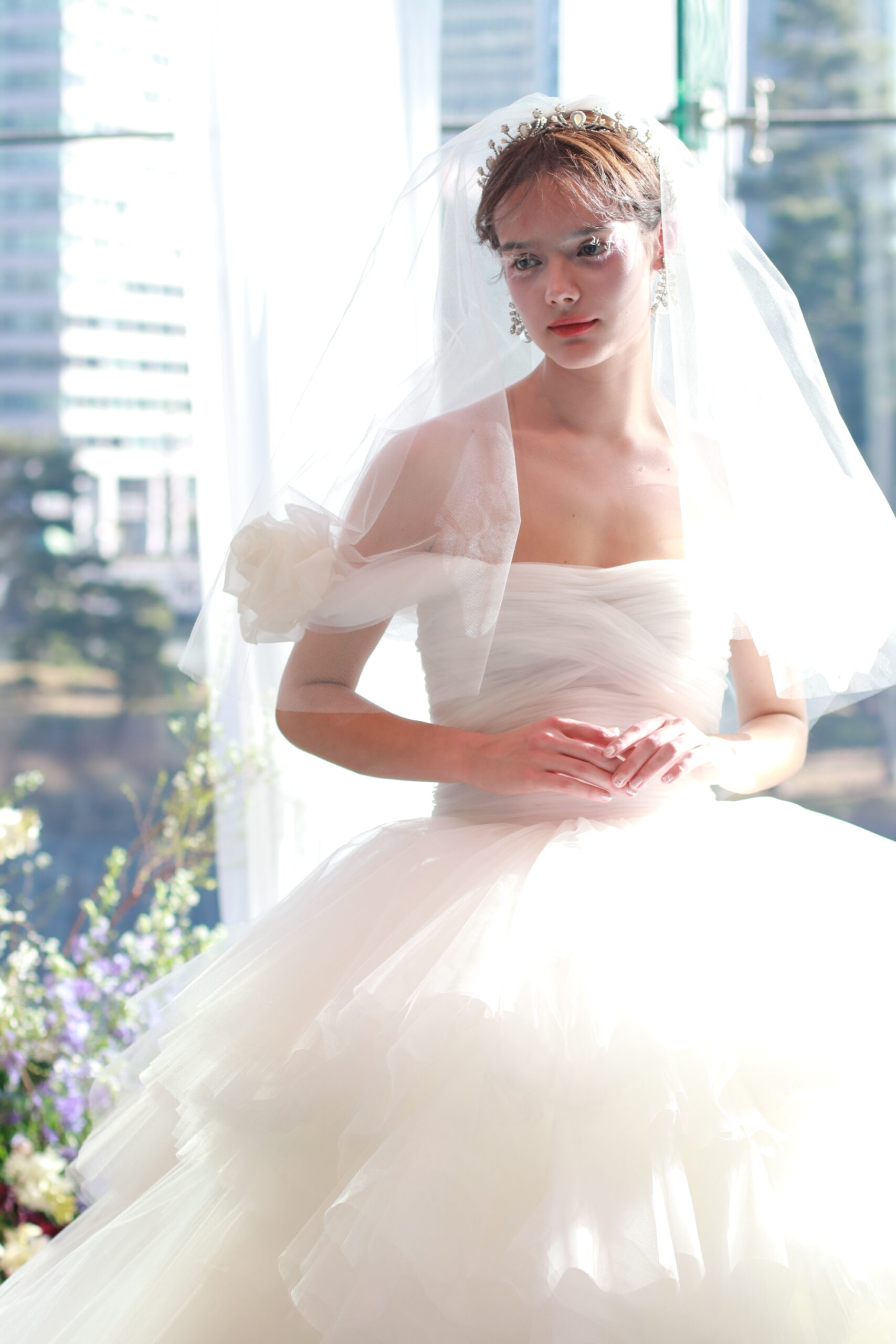 パリのオートクチュールブランド、ジャンバティスタヴァリよりパレスホテル東京の花嫁におすすめのプリンセスラインのウェディングドレスをご紹介いたします。