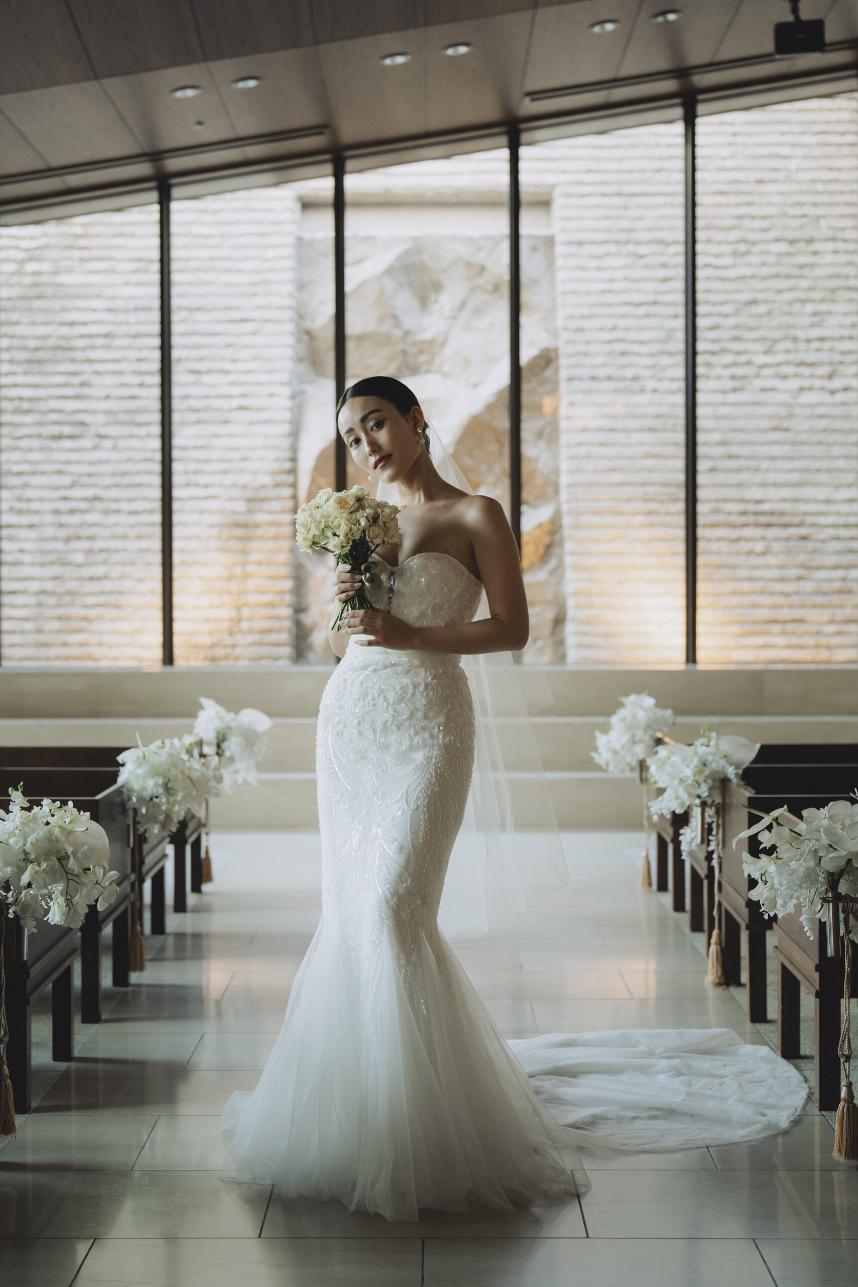 海外ウエディングのようなマーメイドラインのウエディングドレスをご紹介します。