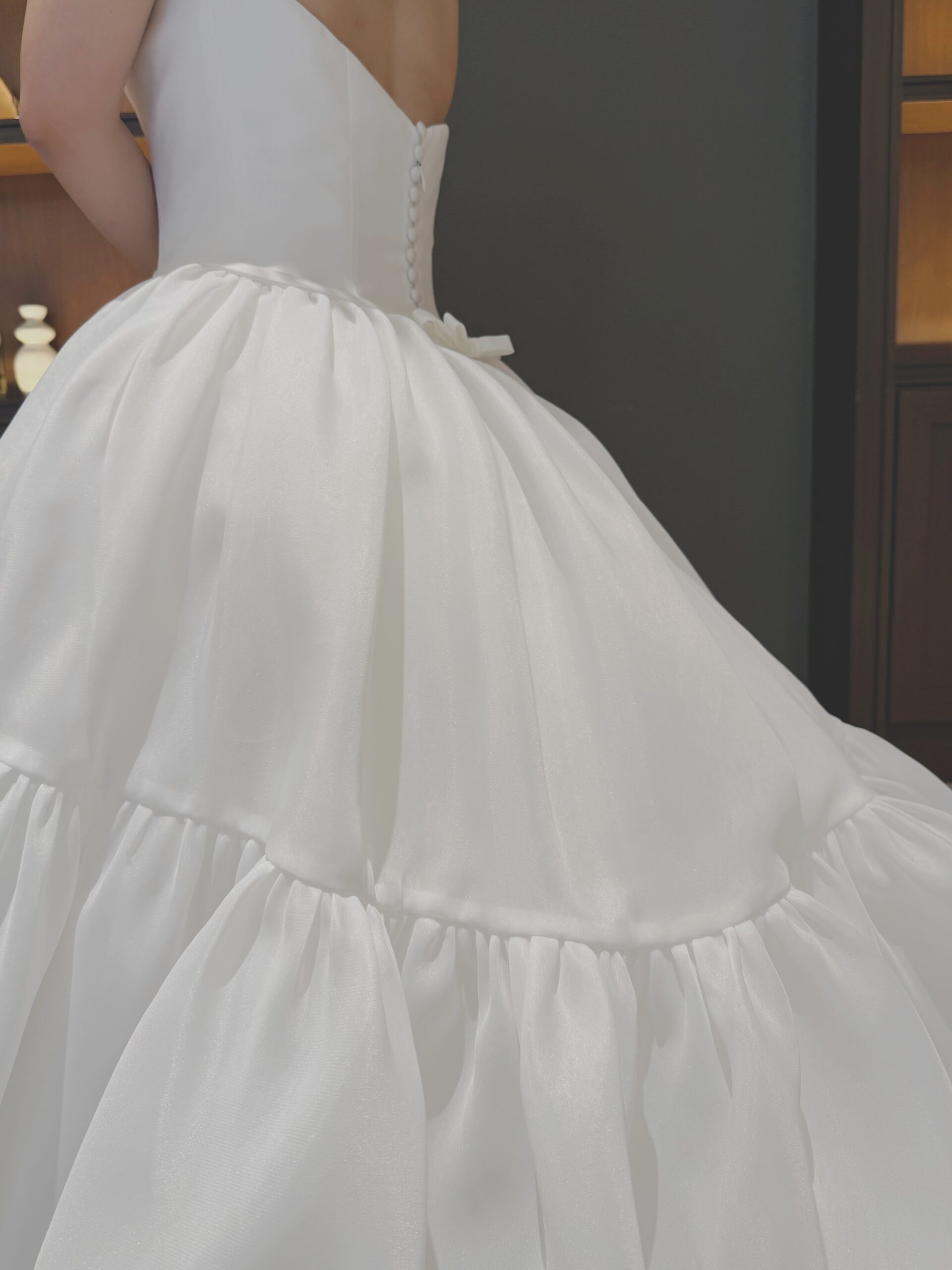 THE TREAT DRESSING FUKUOKAよりAMSALE(アムサーラ)の新作ウェディングドレスのご紹介をいたします。