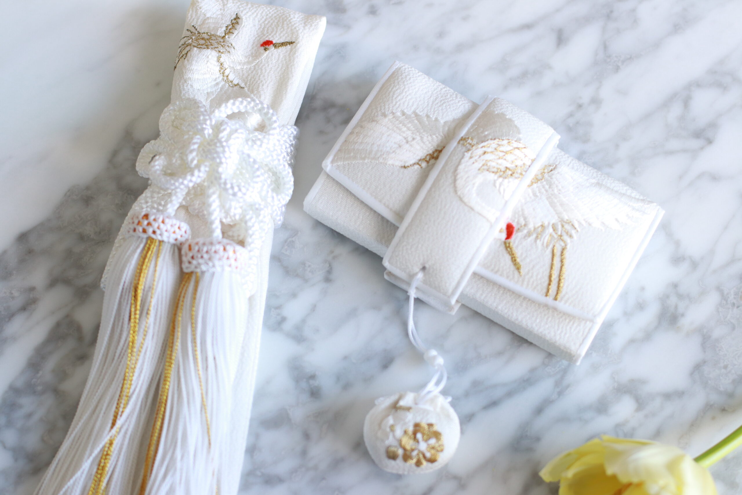 ザトリートドレッシングではあなただけのコーディネートをご提案できるよう、お小物もこだわりセレクトしております。白無垢は選ぶお小物により印象を変え、鶴の柄行を合わせることにより花嫁の凛とした印象を表します。