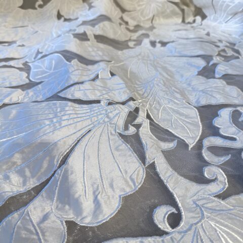 渦巻く植物にインスピレーションを受け” Florence”と名付けられたTHE TREAT DRESSINGの新作ウェディングドレス