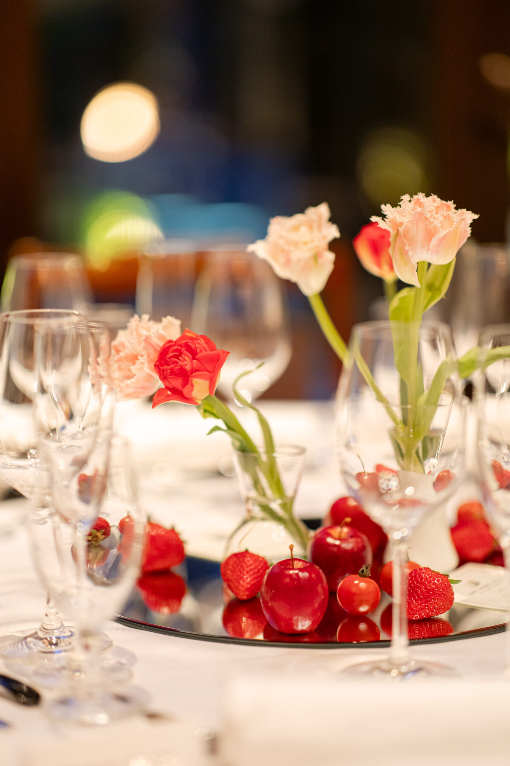 おしゃれ花嫁が、オリエンタルホテル神戸のご披露宴で選んだテーブルコーディネート写真。