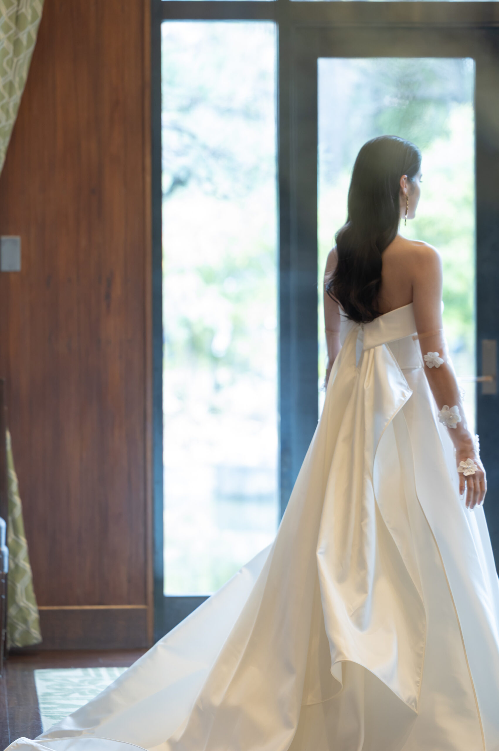 アントニオリーヴァのバックスタイルは、立体的で美しく、ゲストからも評判のバックスタイルです