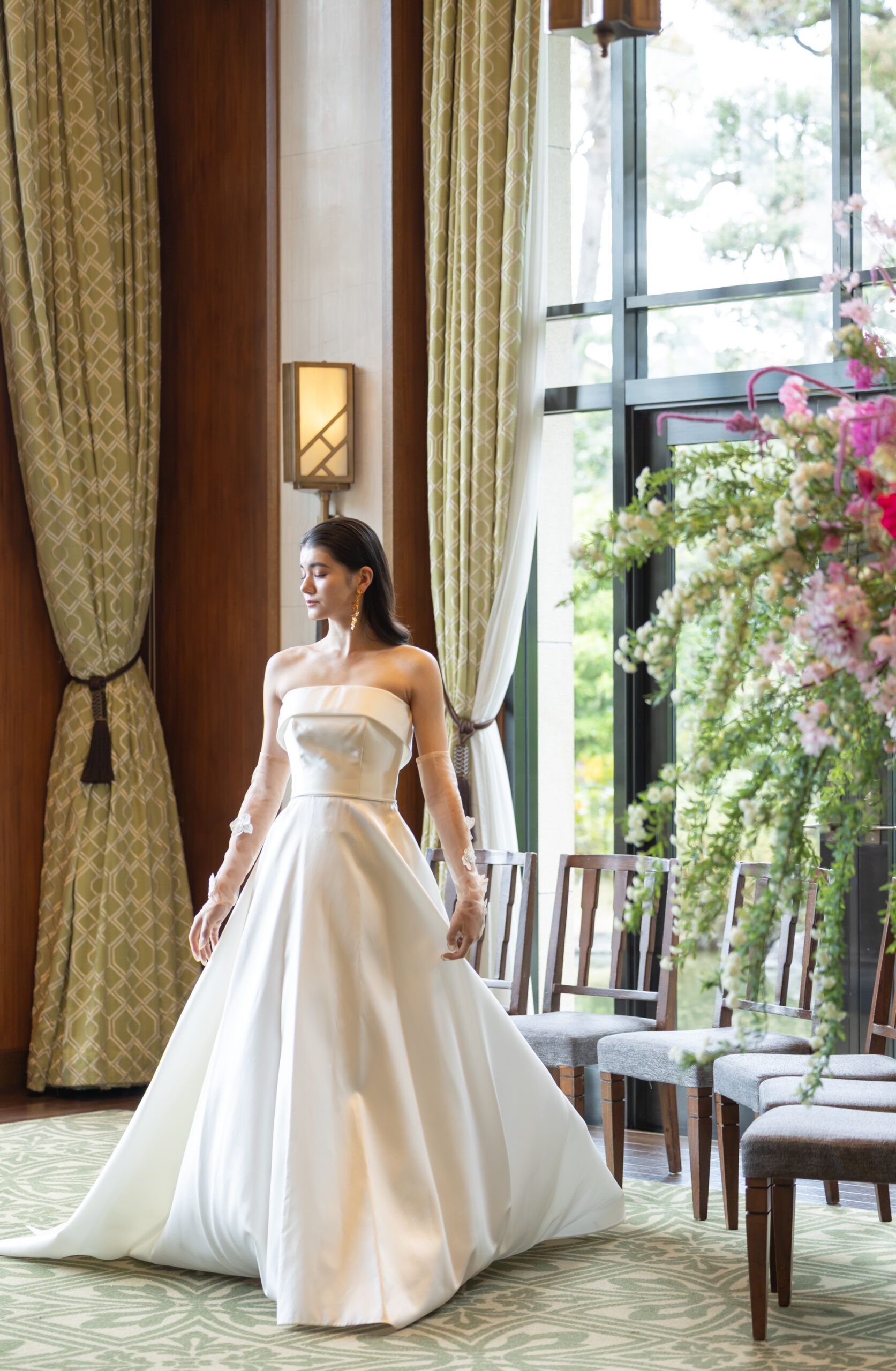 アントニオリーヴァとザ トリート ドレッシングがコラボレーションしたオリジナルウェディングドレスはAラインのシルエットが美しい