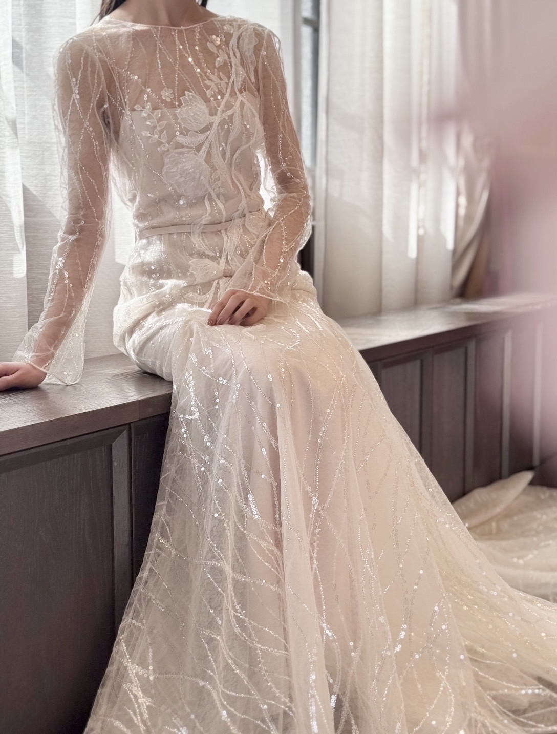 THE TREAT DRESSING名古屋店より繊細なディテールが美しいMira Zwillingerウェディングドレスをご紹介いたします