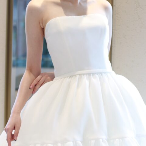 ザマークグランドホテルで結婚式を挙げられる埼玉花嫁におすすめしたいアムサーラのシンプルでモダンかつ洗練された一着