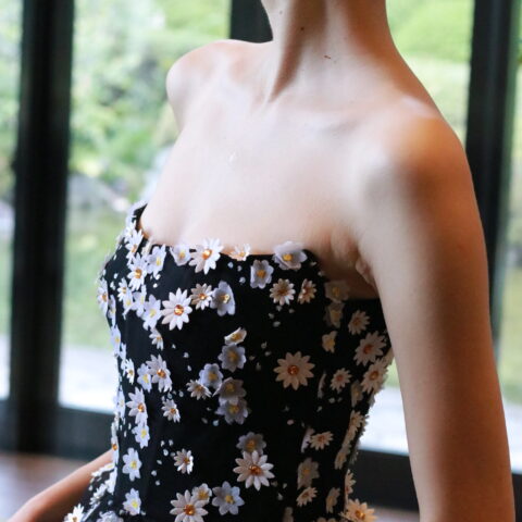 トリート大阪店に入荷した新作、モニーク ルイリエのブラックカラードレス