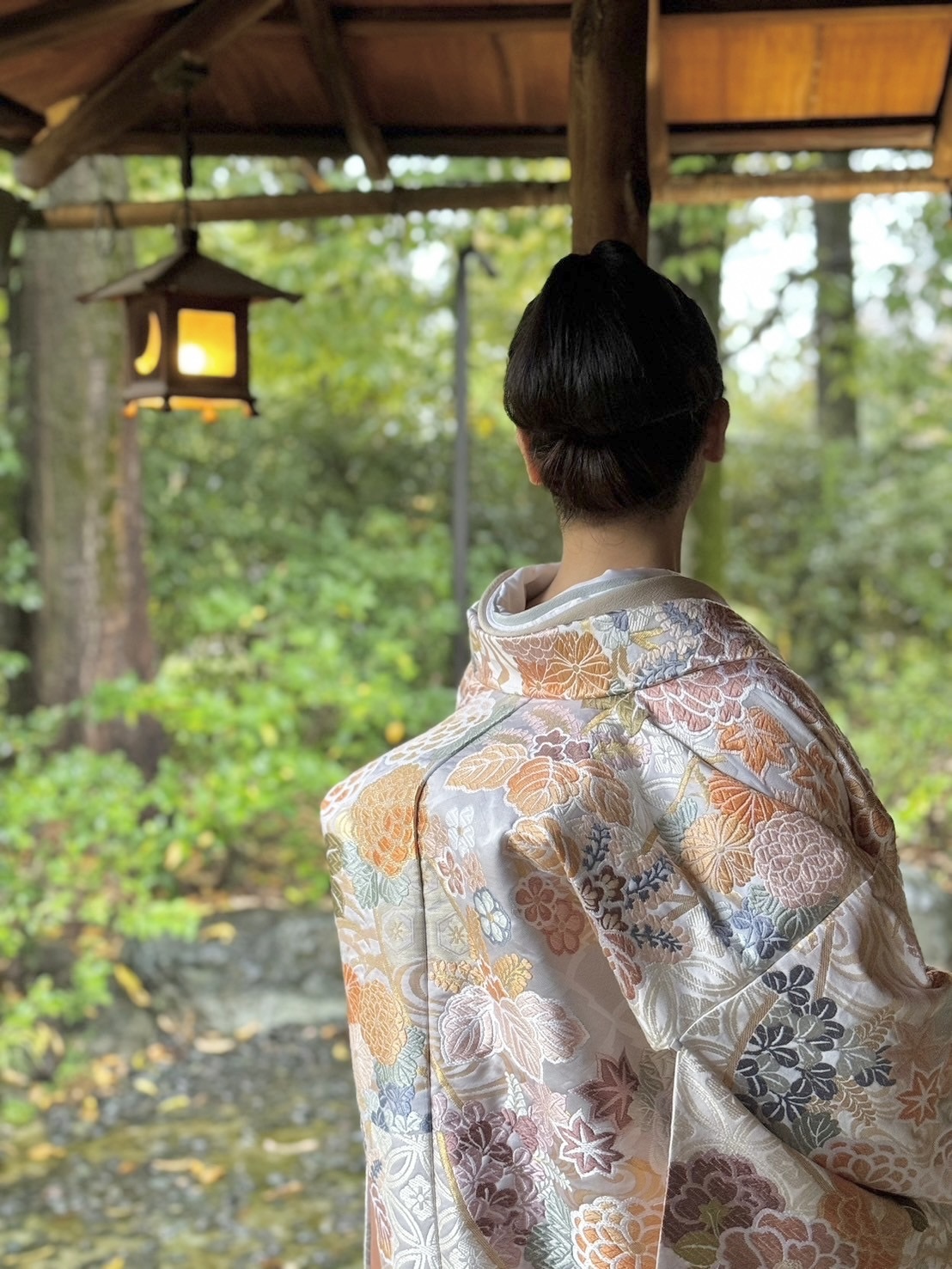 ザガーデンオリエンタル大阪のお茶室の静謐な空間で美しく映える色打掛