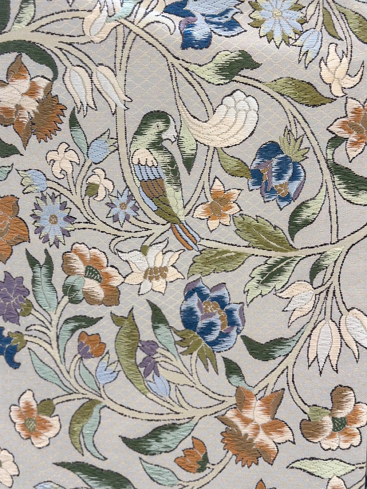 THE TREAT DRESSING 神戸店より、インコと草花の柄裄がオシャレな神戸の結婚式会場におすすめの色打掛のご紹介