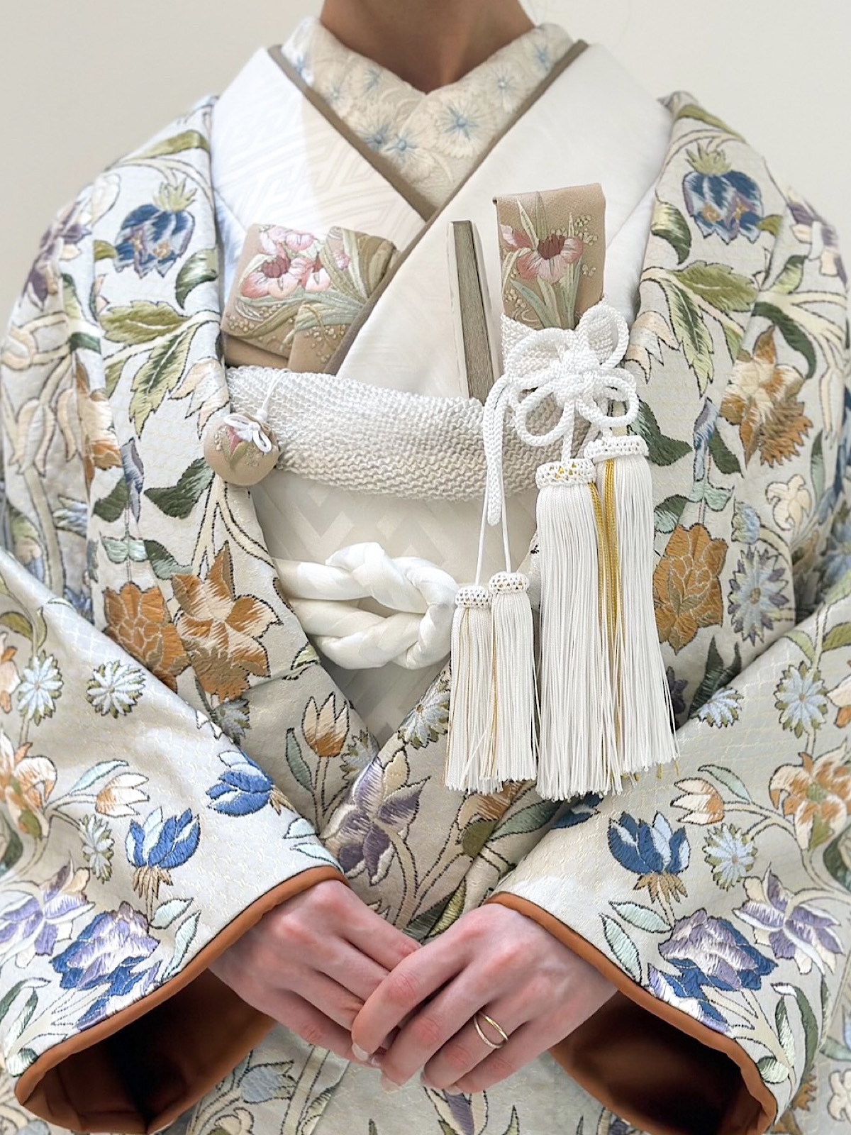 THE TREAT DRESSING 神戸店より、春夏に神戸エリアにてご結婚式を挙げる花嫁におすすめのさわやかで上品な色打掛のご紹介