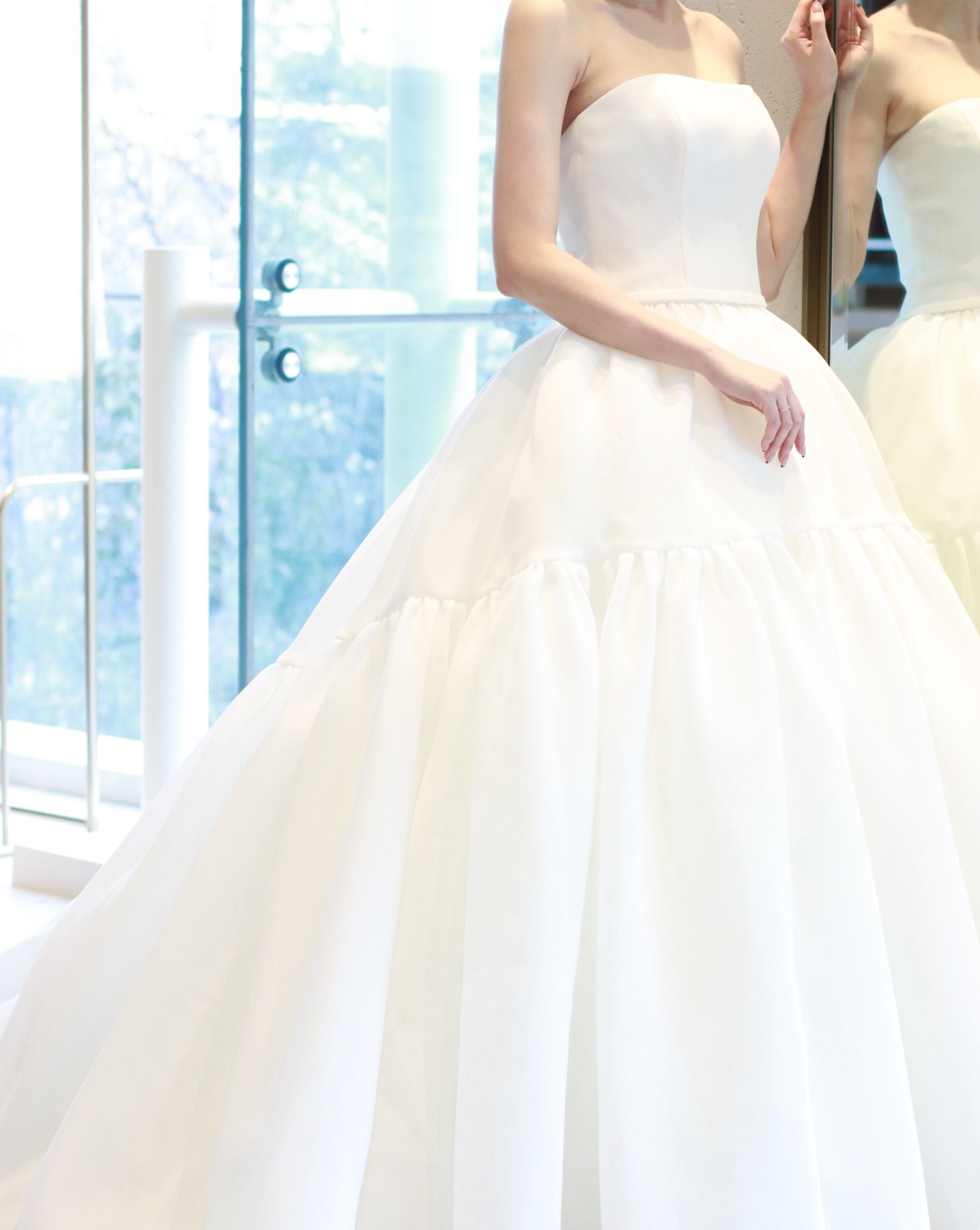 ザマークグランドホテルで結婚式を挙げられる埼玉花嫁におすすめしたいアムサーラの新作ウェディングドレスはトレンドのドロップウエストが美しいプリンセスラインの一着