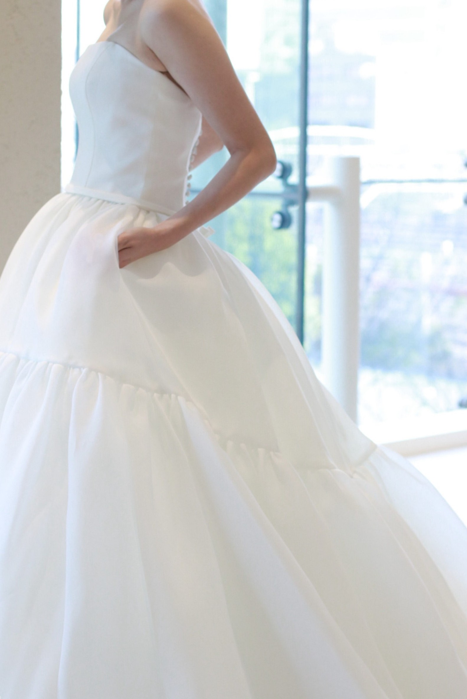 ザマークグランドホテルで結婚式を挙げられる埼玉花嫁におすすめしたいアムサーラの新作ウェディングドレスはトレンドのドロップウエストが美しいプリンセスラインの一着