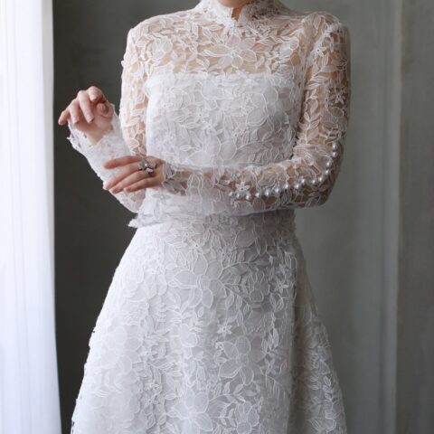 Reem Acraらしいエレガンスとシンプルを融合したドレスが多く発表された新作コレクション。リームアクラにしかつくりだせない繊細で可憐なウェディングドレスをお楽しみください。