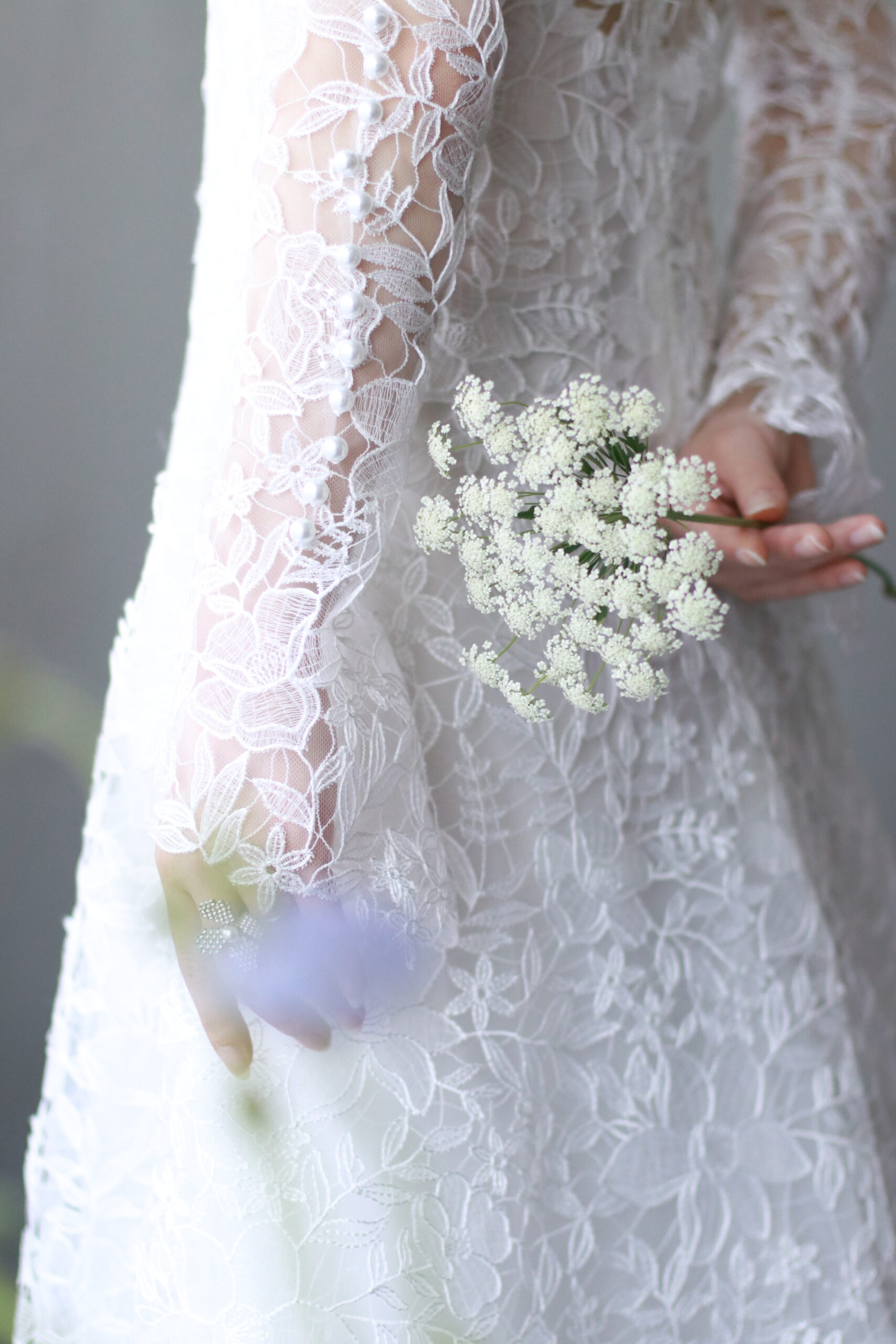 Reem Acraらしいエレガンスとシンプルを融合したドレスが多く発表された新作コレクション。リームアクラにしかつくりだせない繊細で可憐なウェディングドレスをお楽しみください。