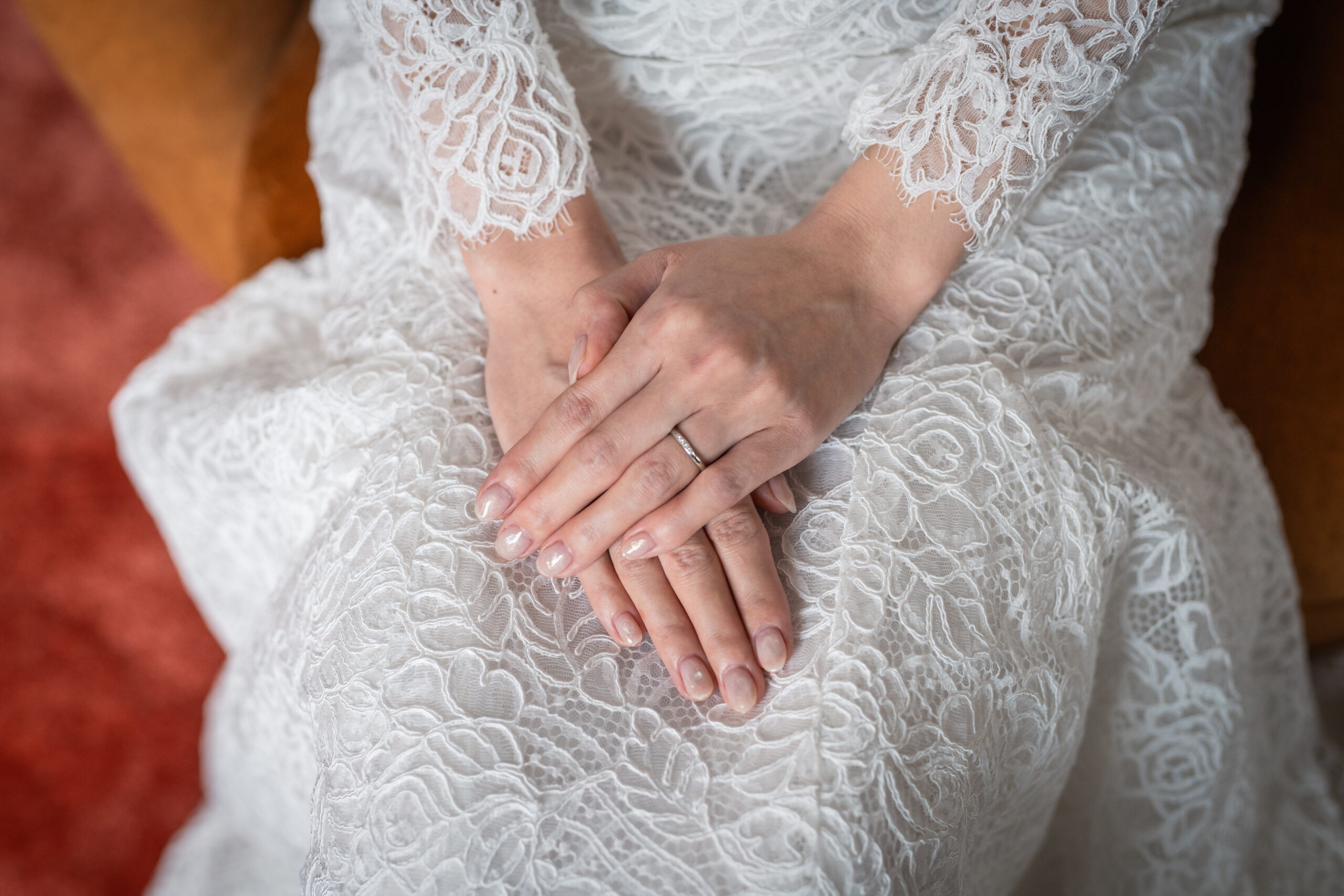 ザマークグランドホテルで結婚式を挙げられた新婦様の総レースが美しいモニークルイリエのウェディングドレス