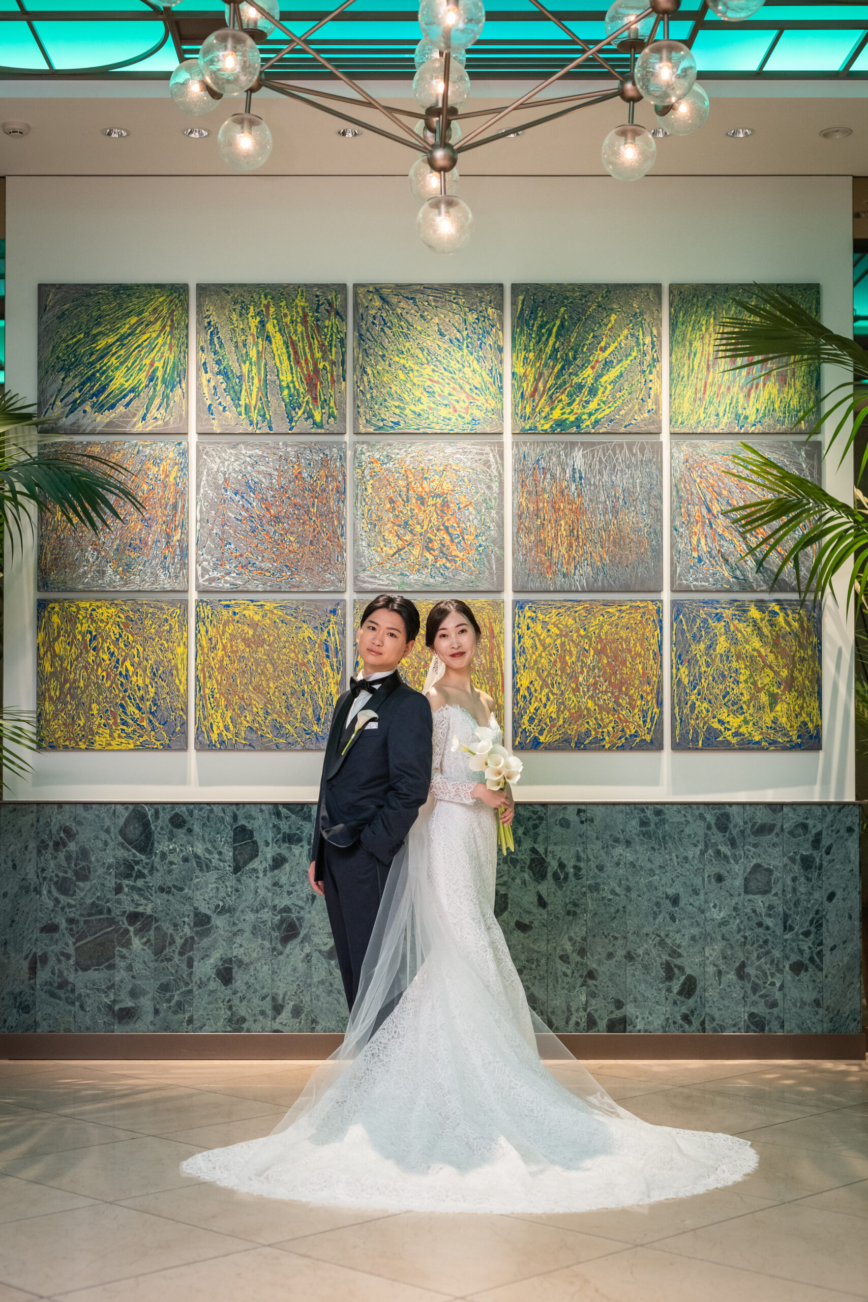 洗練されたモダンな空間の中にどこかあたたかみを感じるザマークグランドホテルでの結婚式は、新郎新婦様の自然体で柔らかなお姿をそっと引き立ててくれる場所です