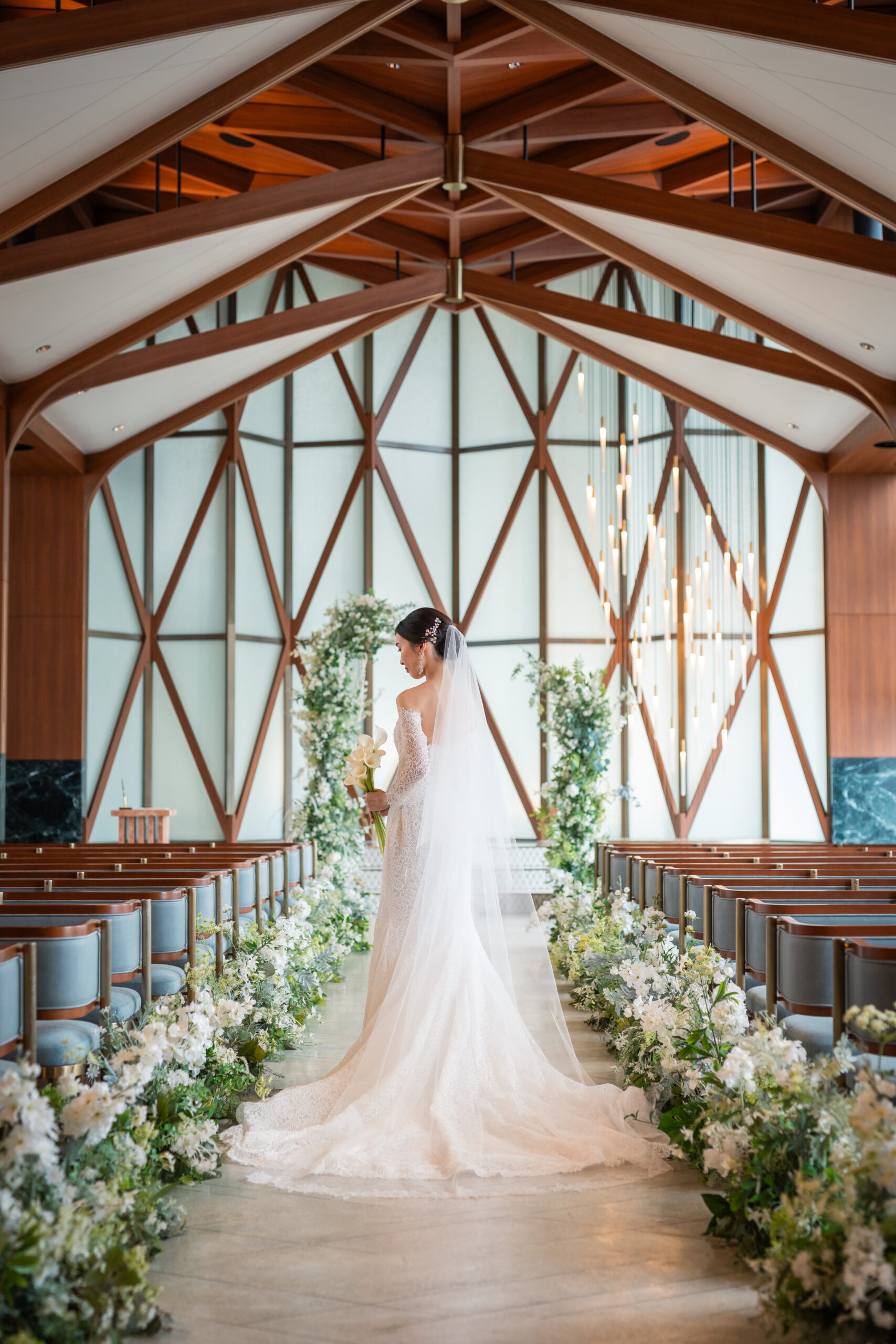 モニーク ルイリエの総レースが美しいマーメイドラインのウェディングドレスを運命の一着に選ばれた新婦様