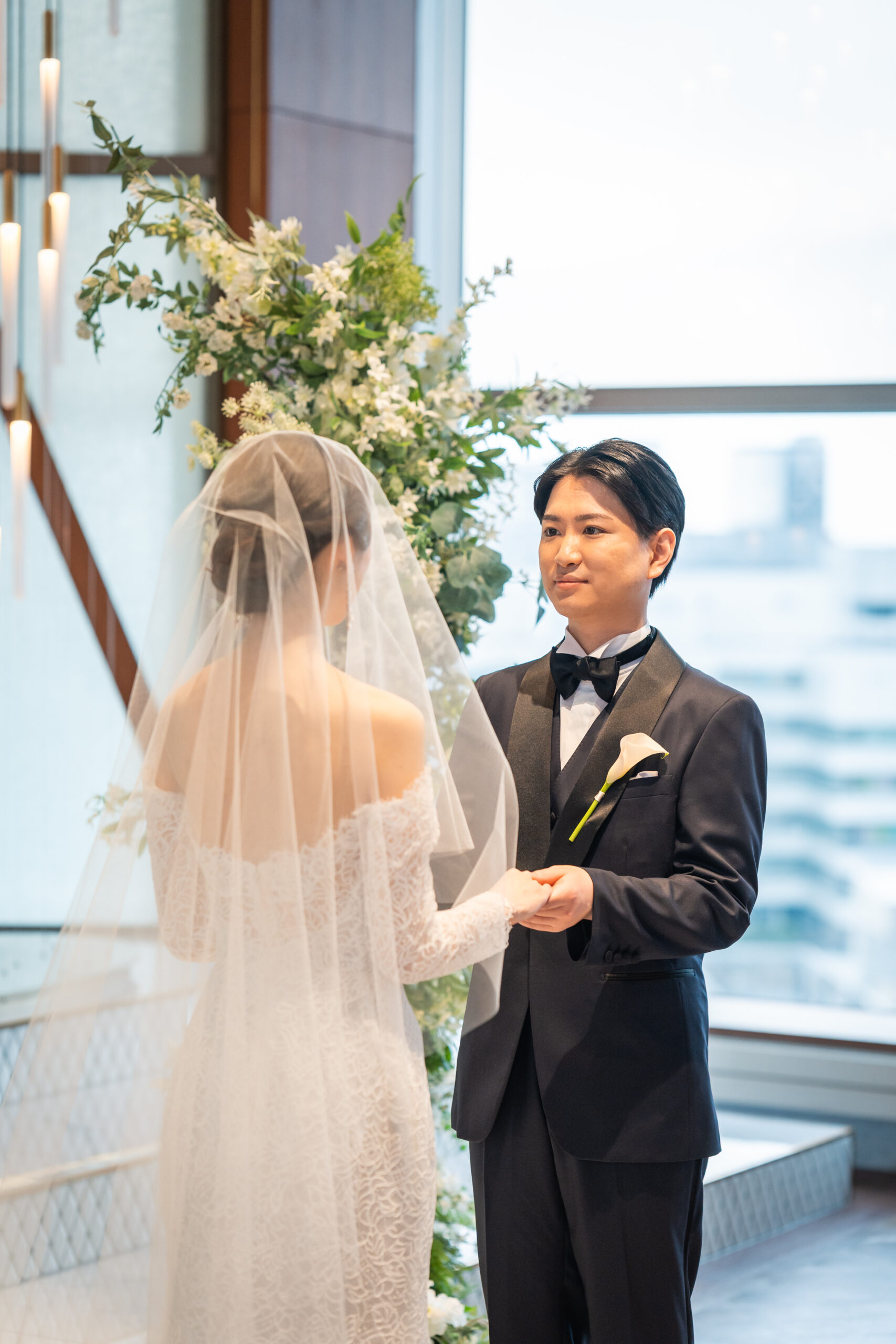埼玉にあるザマークグランドホテルにて上質でアットホームな結婚式を挙げられた新郎様は、トリート オリジナルの上質なタキシードをお召しになられました