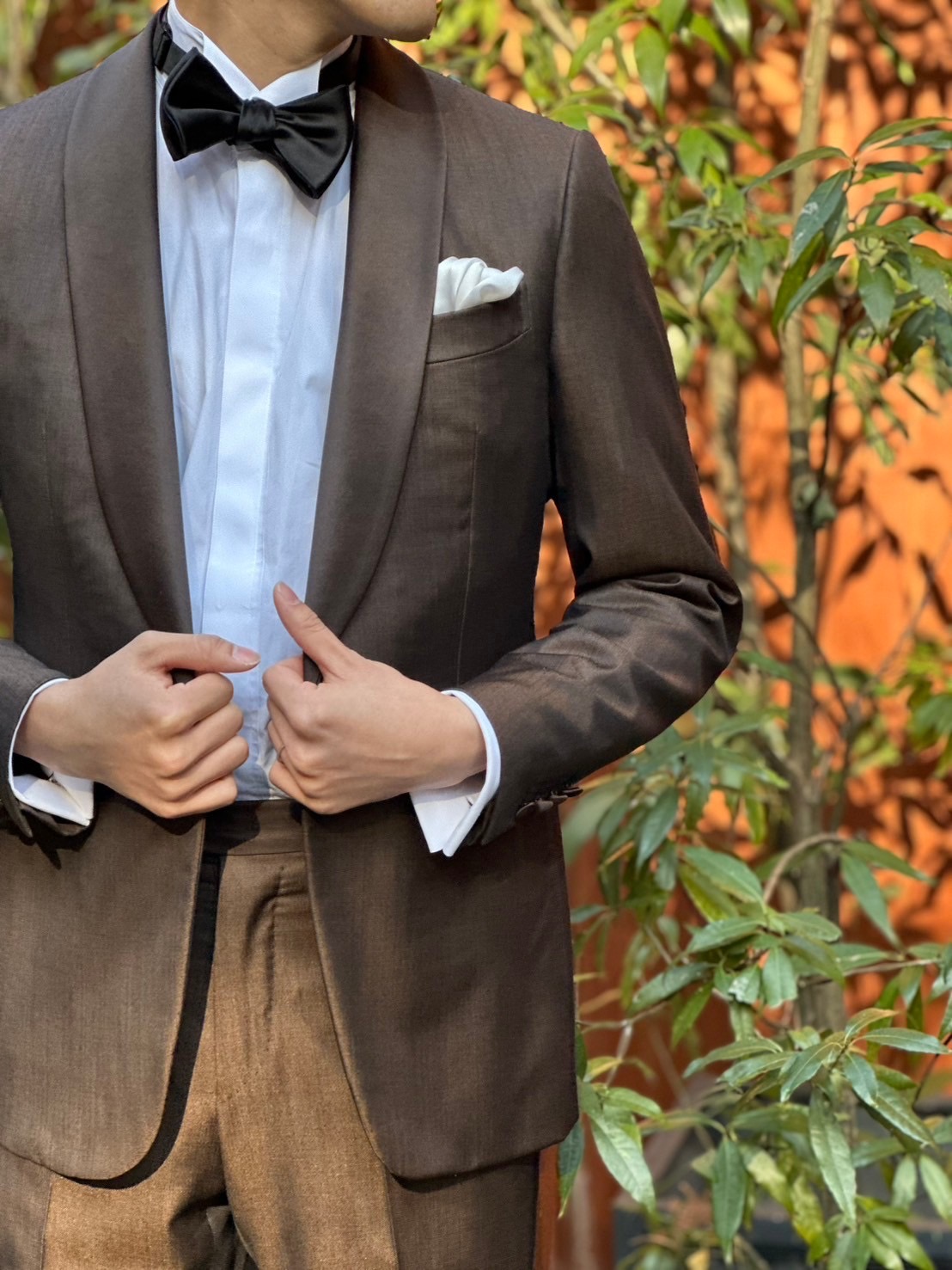 ドレスショップで扱うからこその拘りのディティールを兼ね備えたタキシードに袖を通してみてはいかがでしょうか。