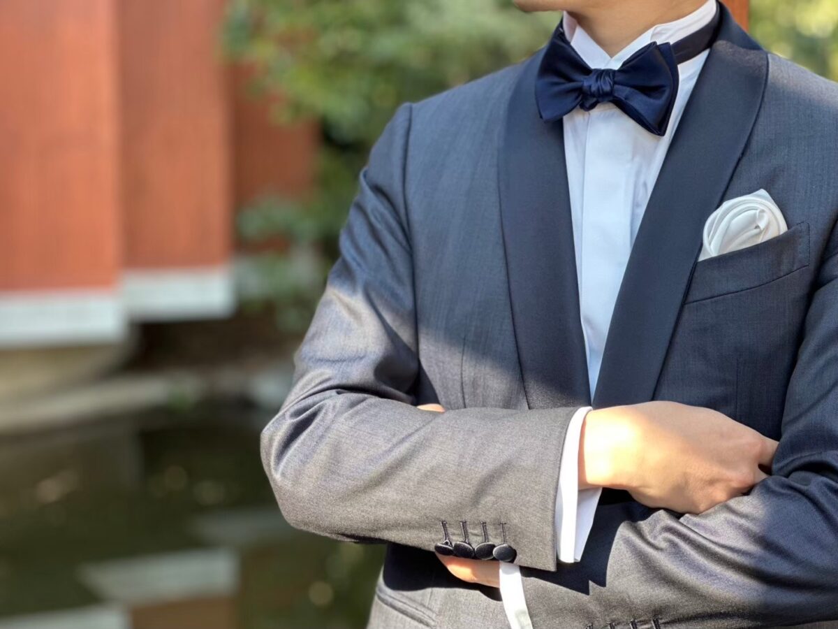 ザトリートドレッシング大阪店がご紹介するご新郎様におすすめのカルーゾのタキシード