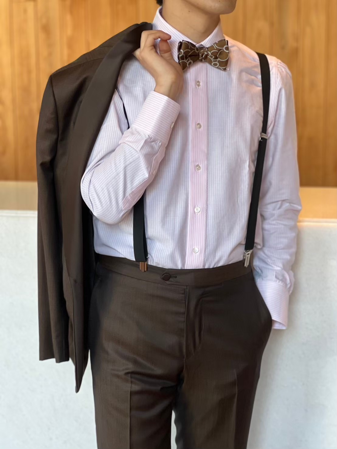 ジャケットを脱いでも様になり、様々なスタイルでパーティシーンをお楽しみいただけます