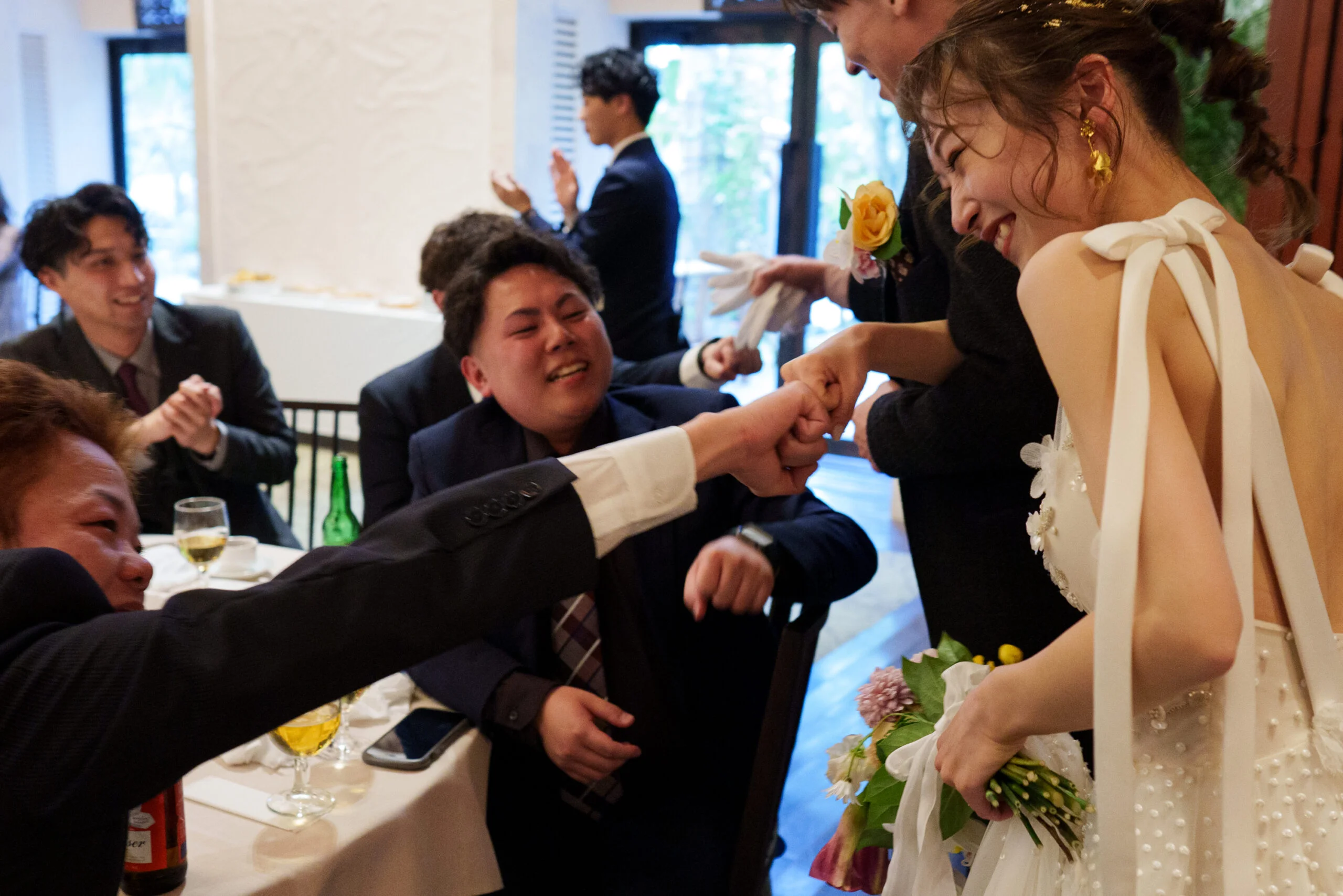 ザ トリート ドレッシング福岡店では、インポートブランドであるリズ マルチネスのAラインのフラワーモチーフのスレンダーラインのウェディングドレスがレンタルいただけます